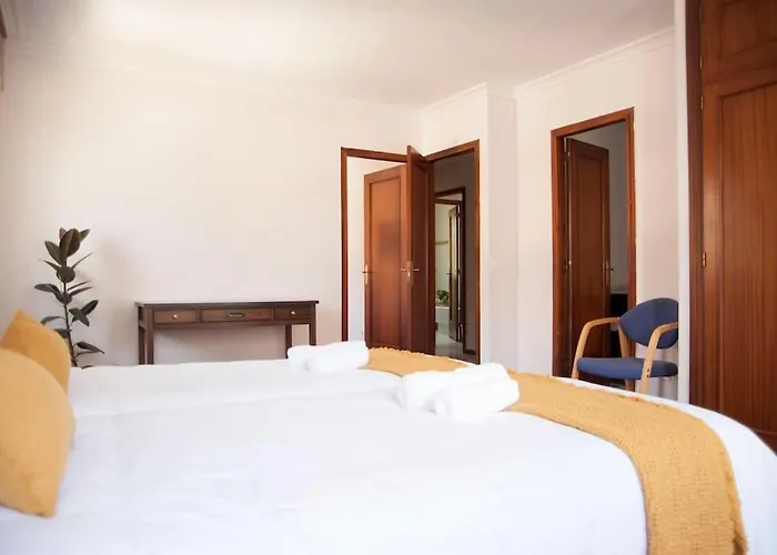 Dom wakacyjny Casa Amplia, Confortable, Centrica By Prishomes *